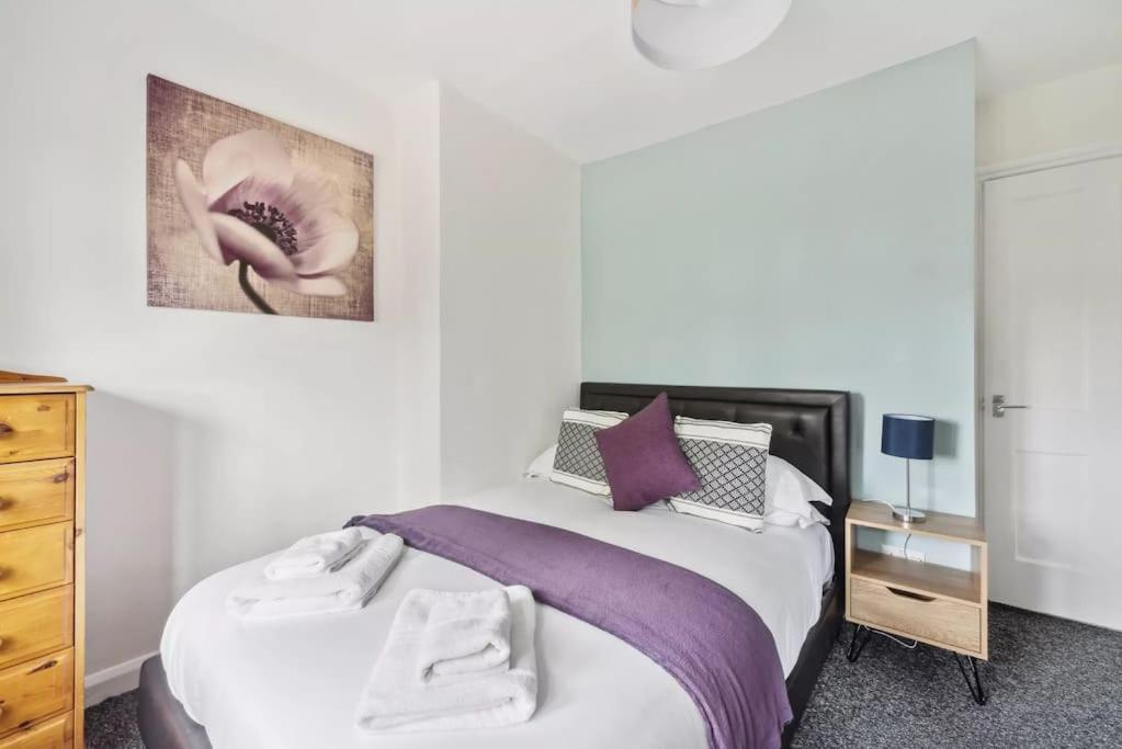 3 Bed House Up To Guests 7 In *